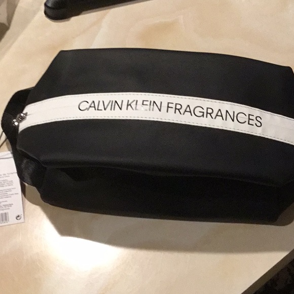 NWT Toiletry bag - Picture 1 of 8